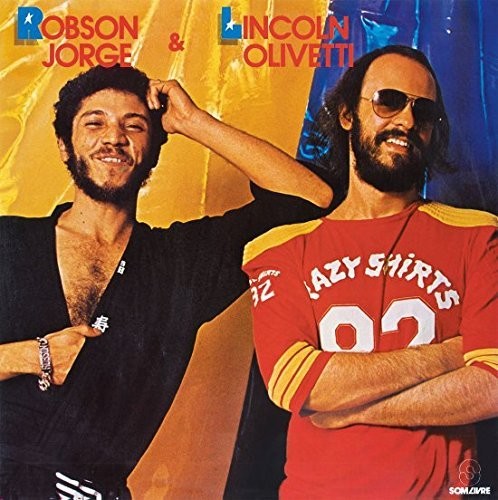 Two men posing with text 'Robson Jorge & Lincoln Olivetti' on a colorful background