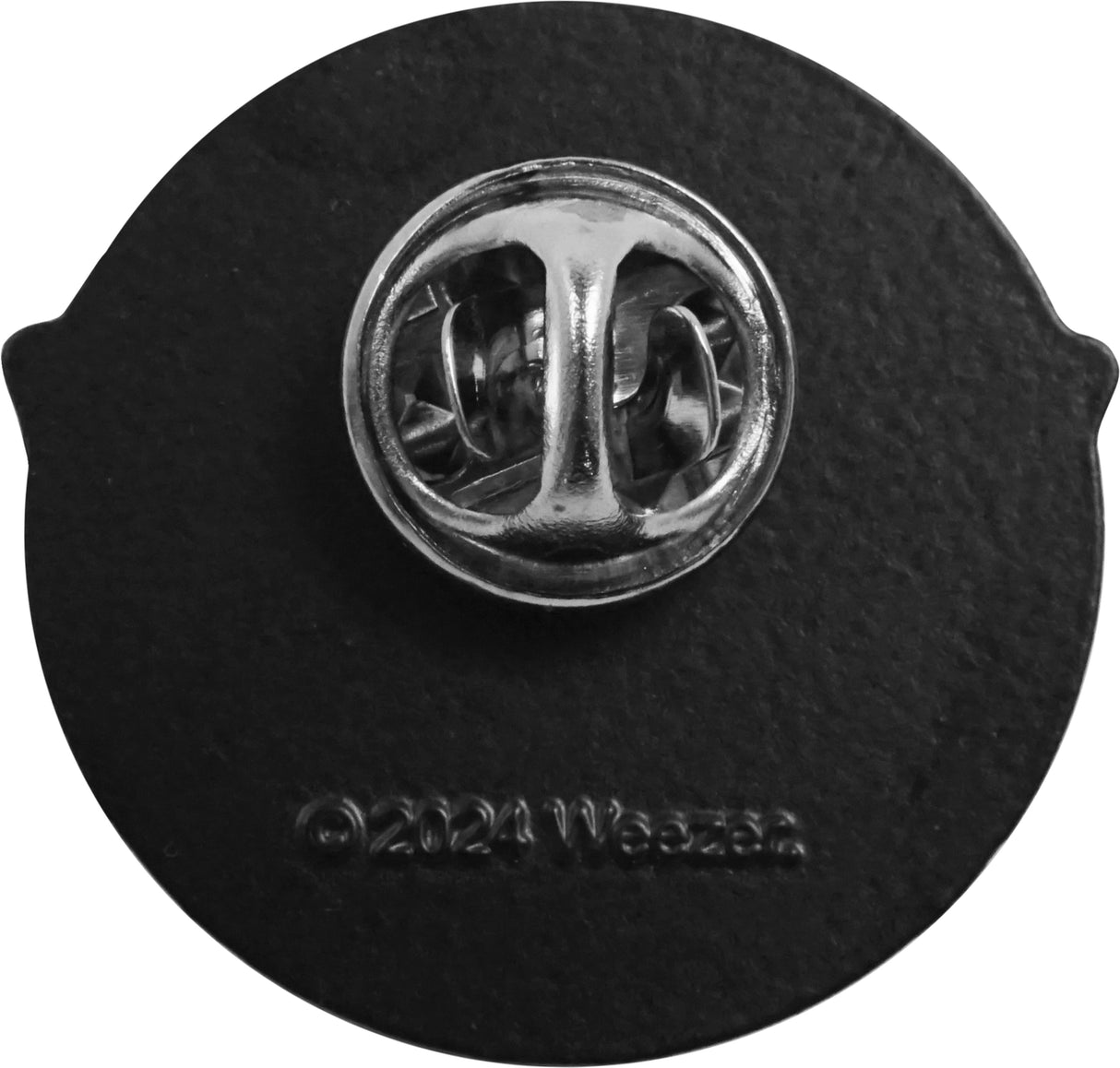 Black round badge with a silver emblem and '©2024 Weezeal' text.