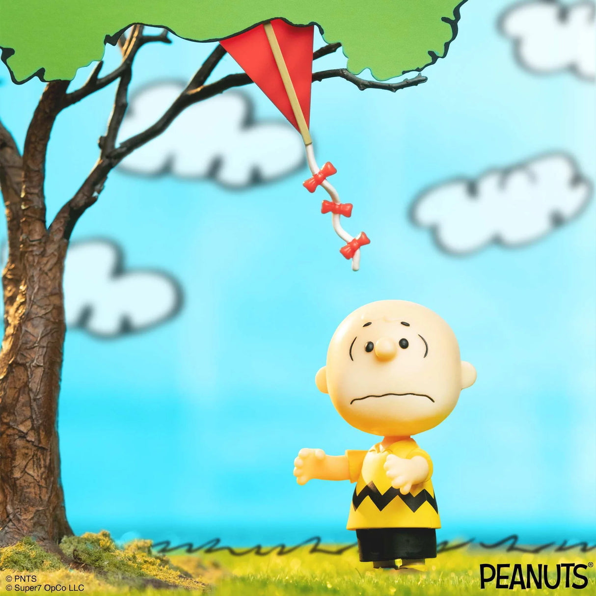Peanuts ReAction Figures Charlie Brown And The Kite Eating Tree